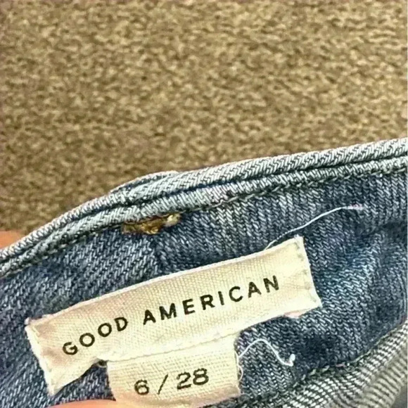 Good American Cut Off Denim Shorts in Blue 685 size 28 - Picture 5 of 7